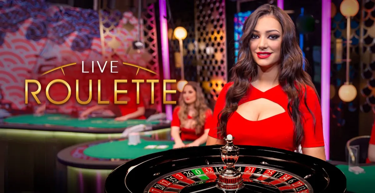 Roulette Live Croupier sorridente presenta la roulette live del casinò