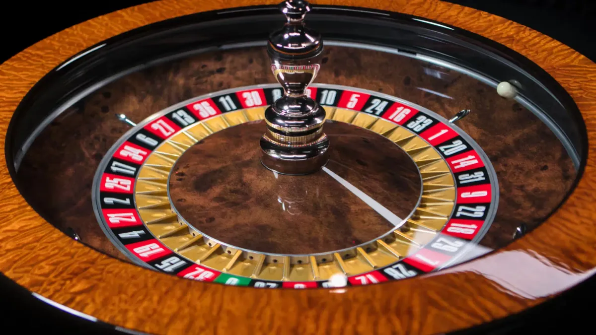 Roulette Live Ruota roulette da casinò con pallina bianca che gira